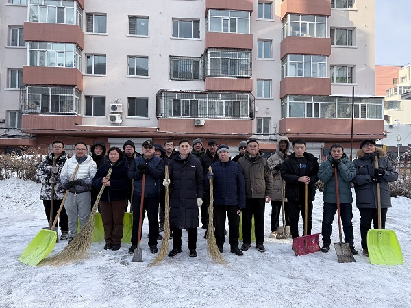 内图我为群众做实事 智能所开展后院停车场清雪志愿活动.jpg